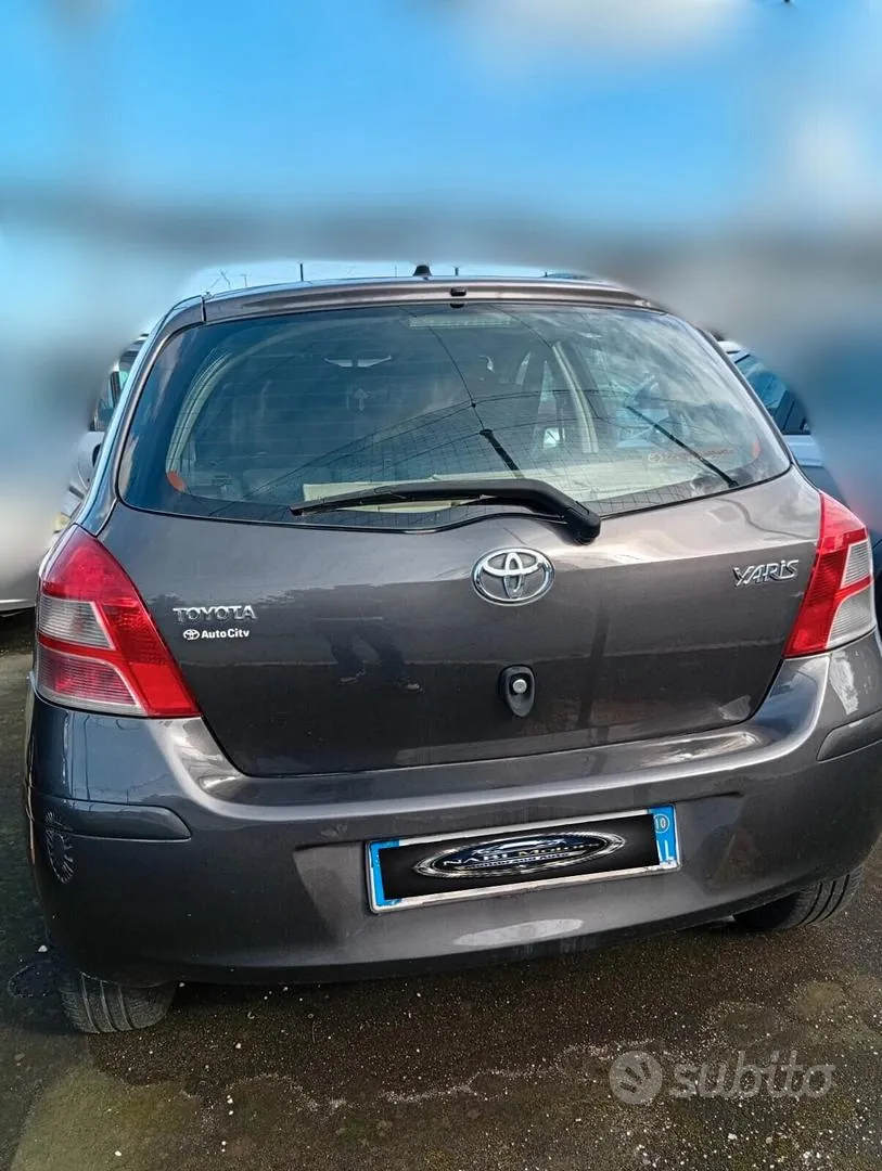 Toyota Yaris 2010 photo 4