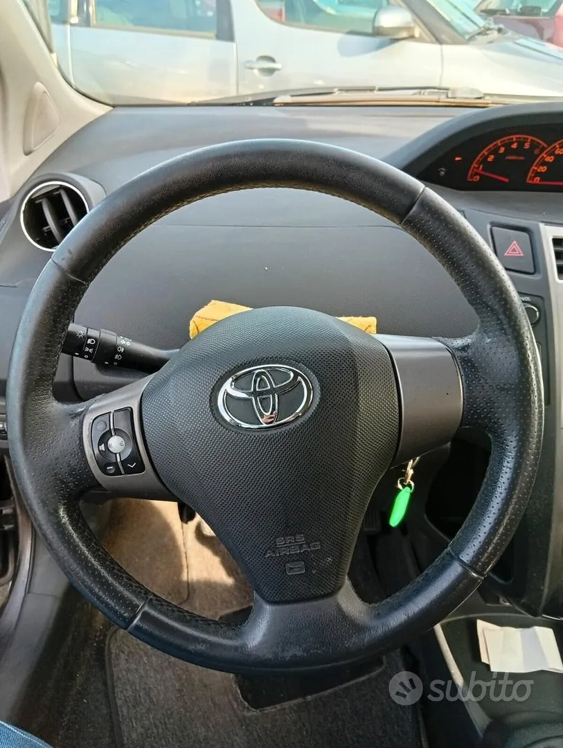 Toyota Yaris 2010 photo 5