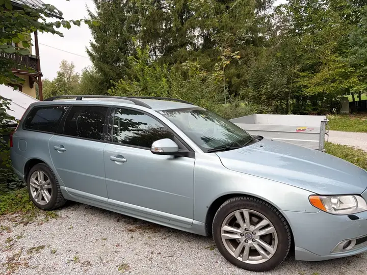 Volvo V70 2009 photo 2
