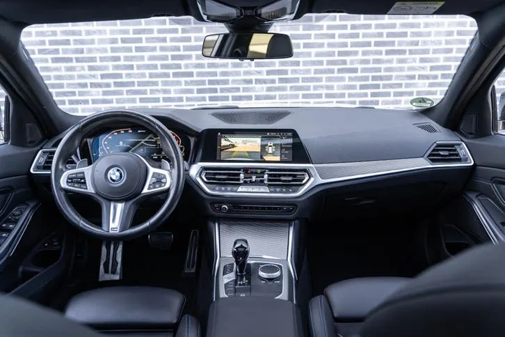 BMW 3 Series 2021 photo 2