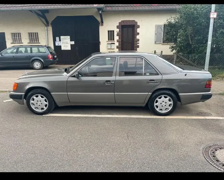 Mercedes-Benz W124