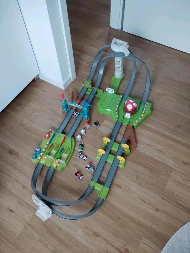 Hot Wheels Mario Kart Rennbahn