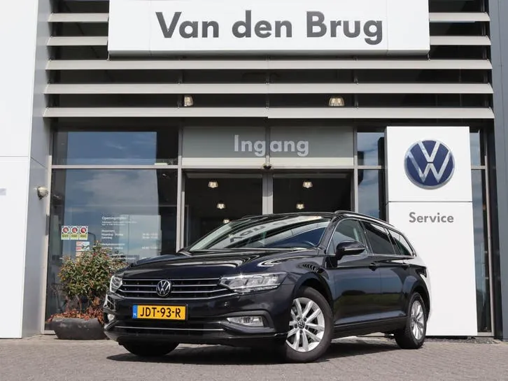 Volkswagen Passat 2023 photo 2