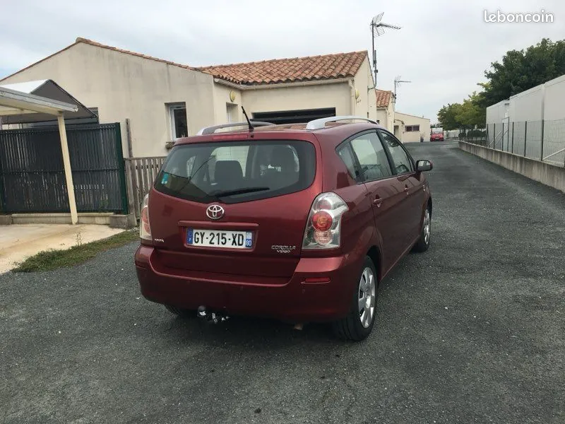 Toyota Corolla Verso 2005 photo 2