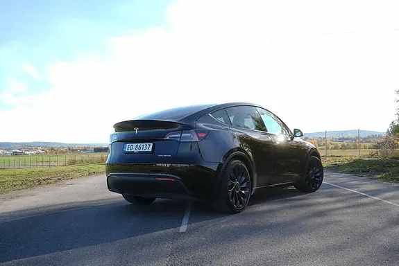 Tesla Model Y 2022 photo 3