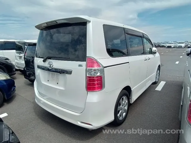 Toyota Noah G Edition 2008 photo 4