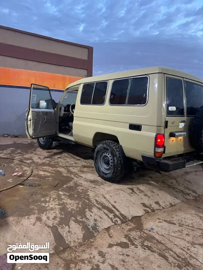 Toyota Land Cruiser 2010 photo 2