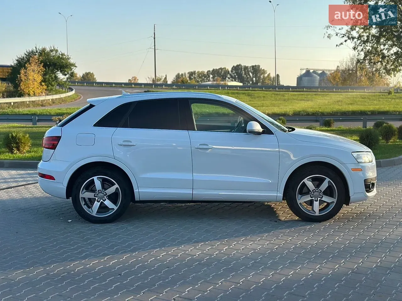 Audi Q3 2015 photo 2