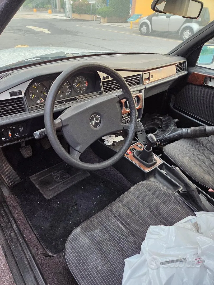 Mercedes-Benz 190 1988 photo 4
