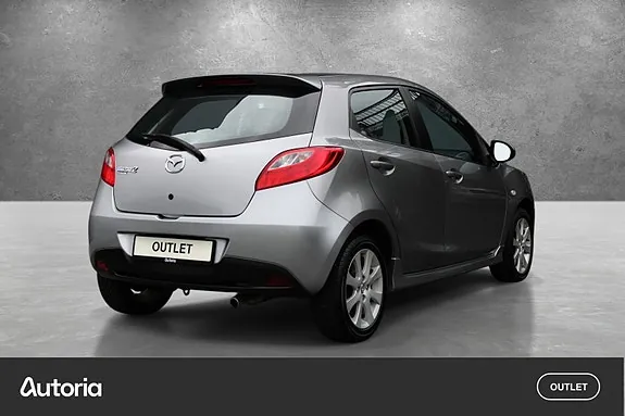 Mazda 2 2012 photo 2