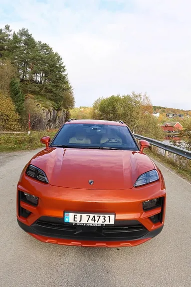 Porsche Macan Turbo 2025 photo 2