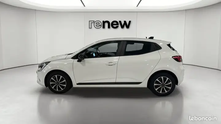 Renault Clio 2023 photo 2