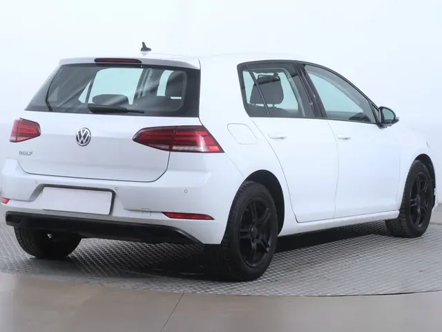 Volkswagen Golf 2018 photo 4