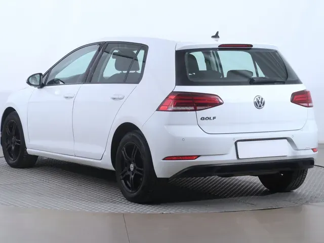 Volkswagen Golf 2018 photo 3