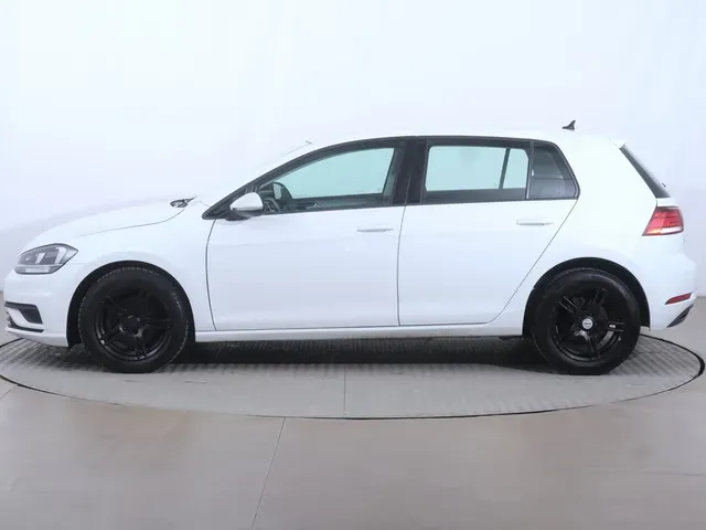 Volkswagen Golf 2018 photo 2