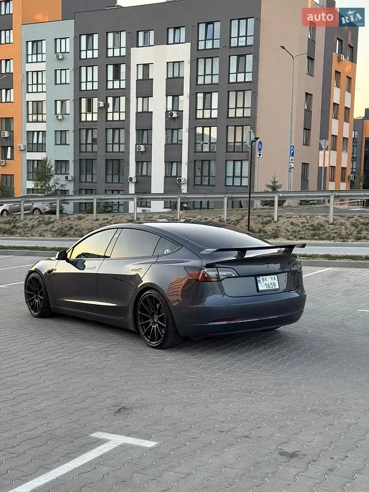 Tesla Model 3 2020 photo 3