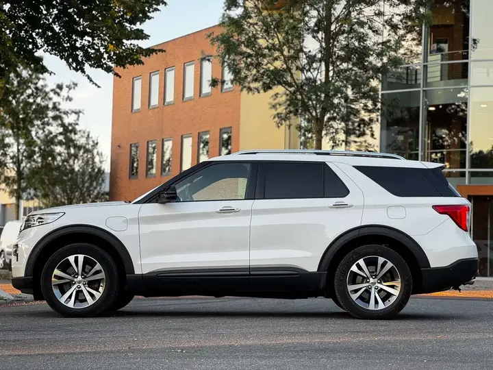 Ford Explorer 2020 photo 2