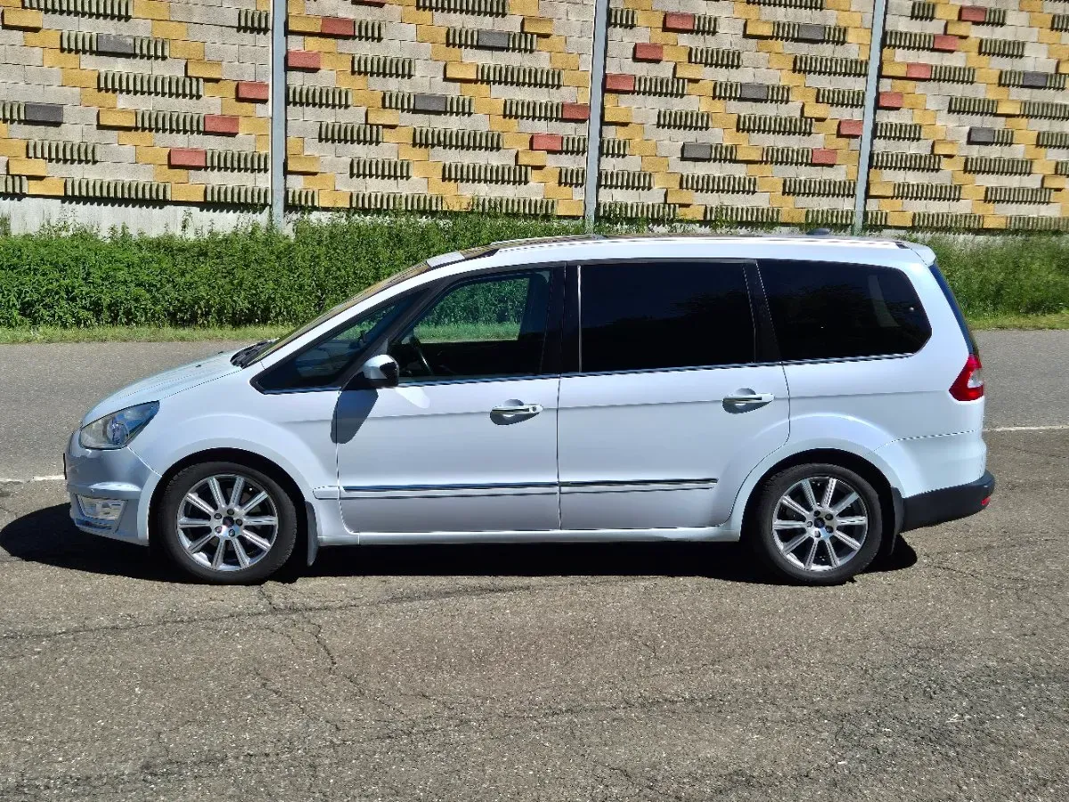 Ford Galaxy 2012 photo 3