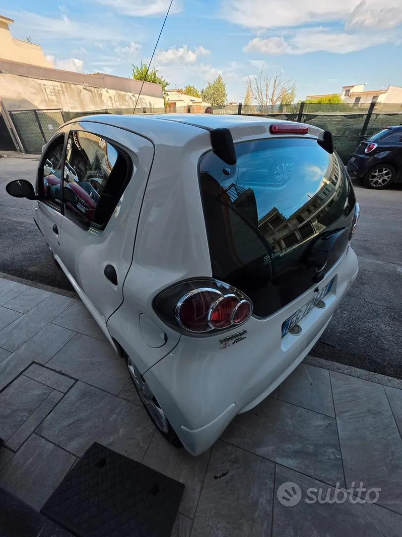 Toyota Aygo 2011 photo 3