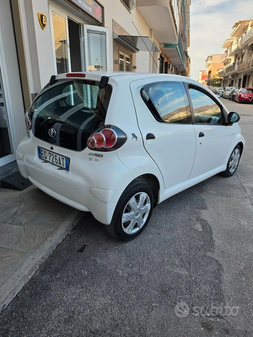 Toyota Aygo 2011 photo 2