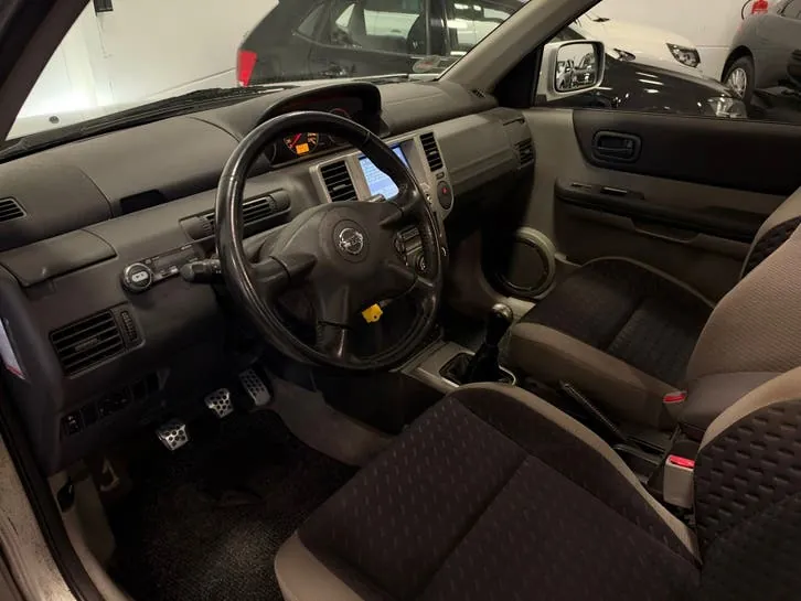 Nissan X-Trail 2004 photo 2