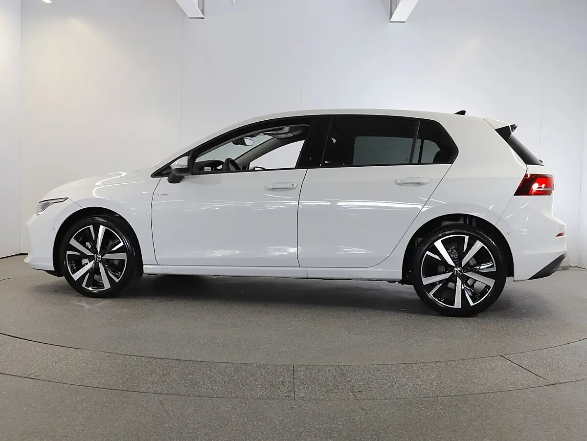 Volkswagen Golf 2026 photo 2