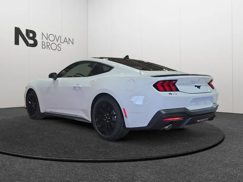 Ford Mustang 2026 photo 4
