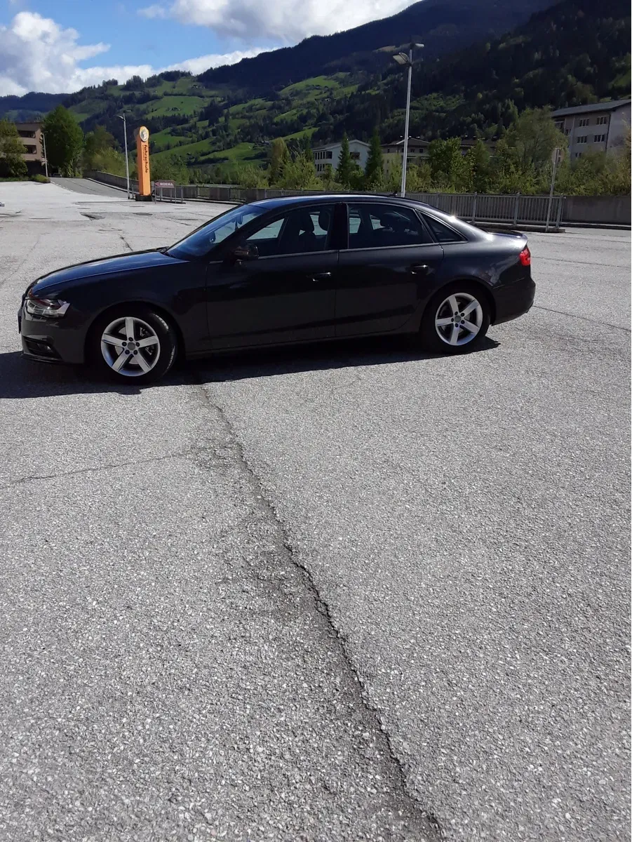 Audi A4 2012 photo 3