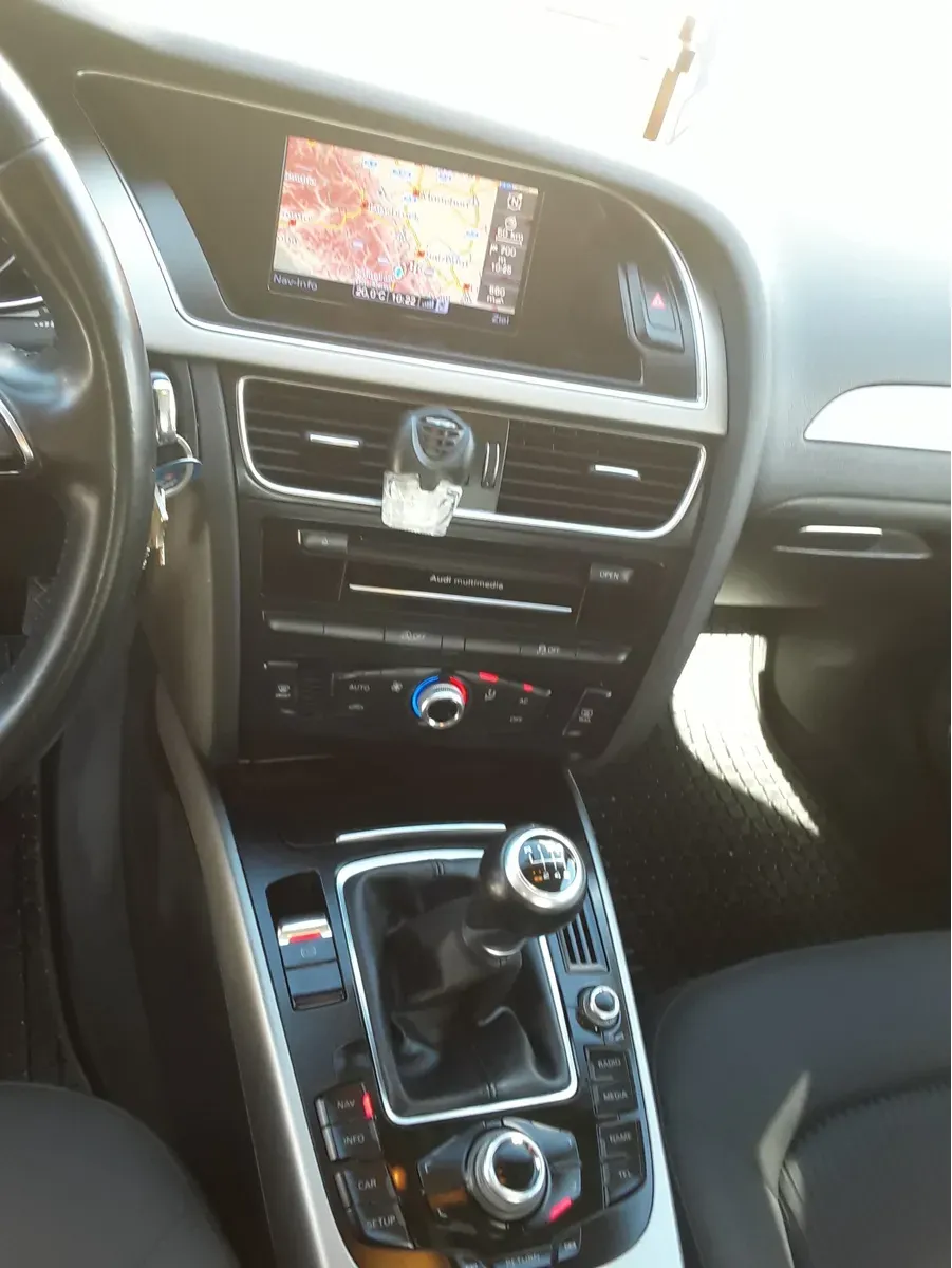 Audi A4 2012 photo 2