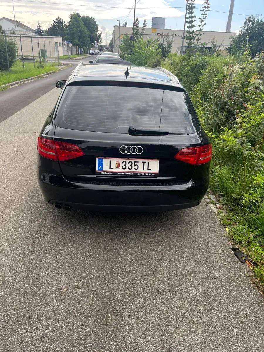 Audi A4 2010 photo 3