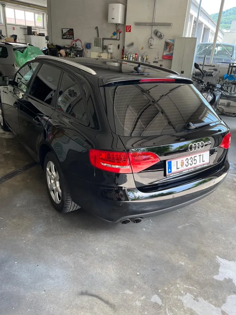 Audi A4 2010 photo 2