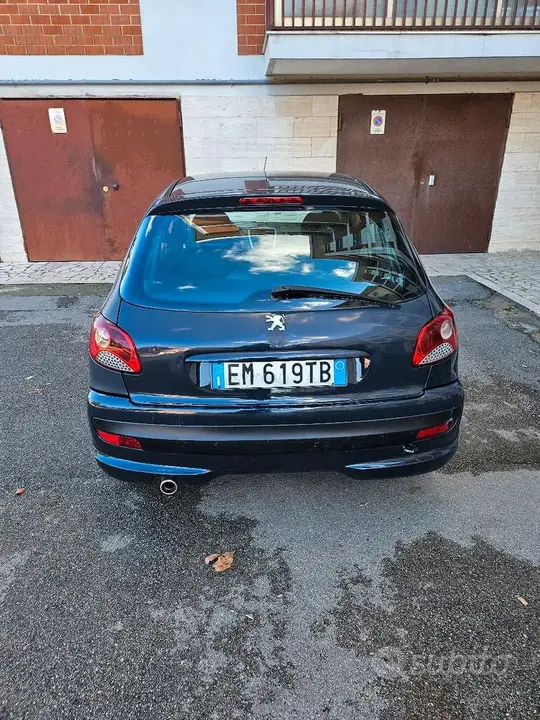 Peugeot 206 2012 photo 2
