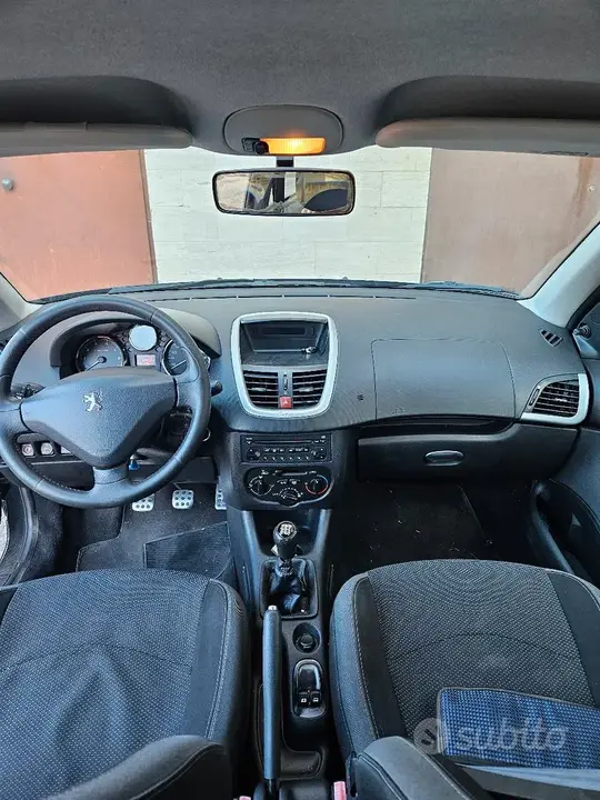 Peugeot 206 2012 photo 4