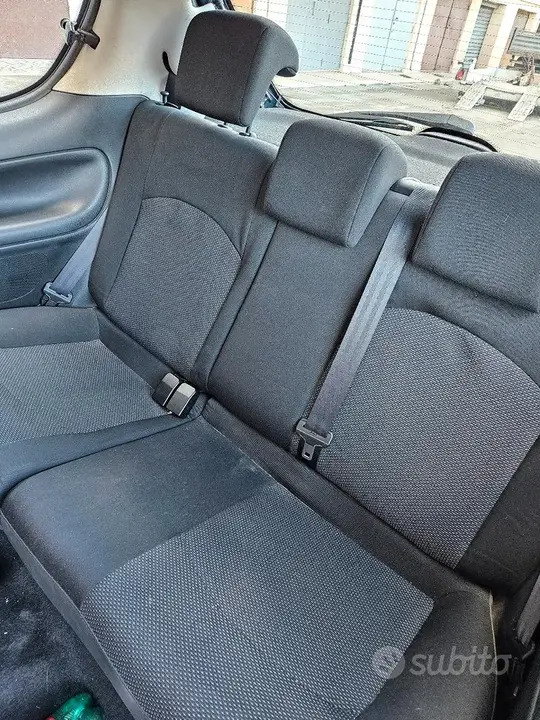 Peugeot 206 2012 photo 5