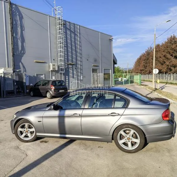BMW 318 2010 photo 4