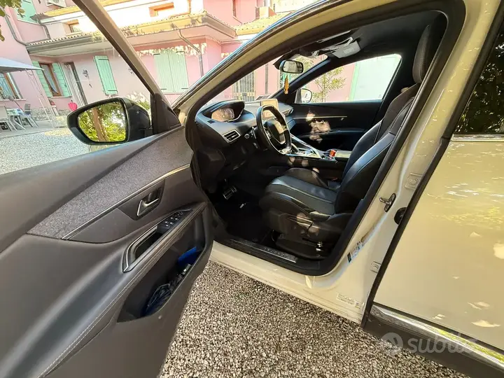 Peugeot 3008 2018 photo 3