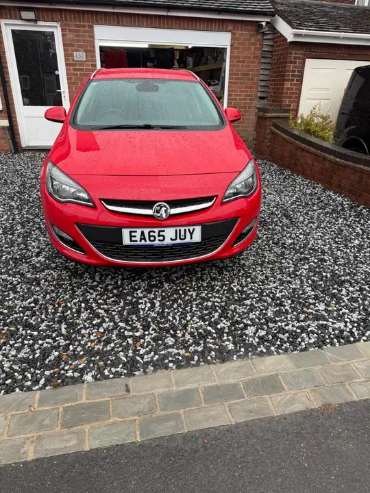 Vauxhall Astra 2015 photo 2