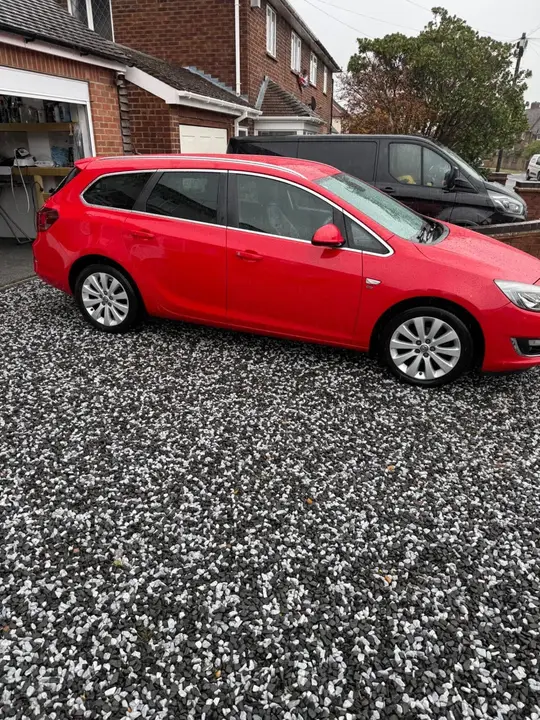 Vauxhall Astra 2015 photo 3