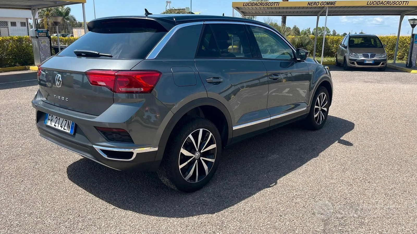 Volkswagen T-Roc 2018 photo 2