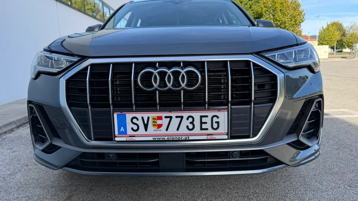 Audi Q3 2022 photo 2
