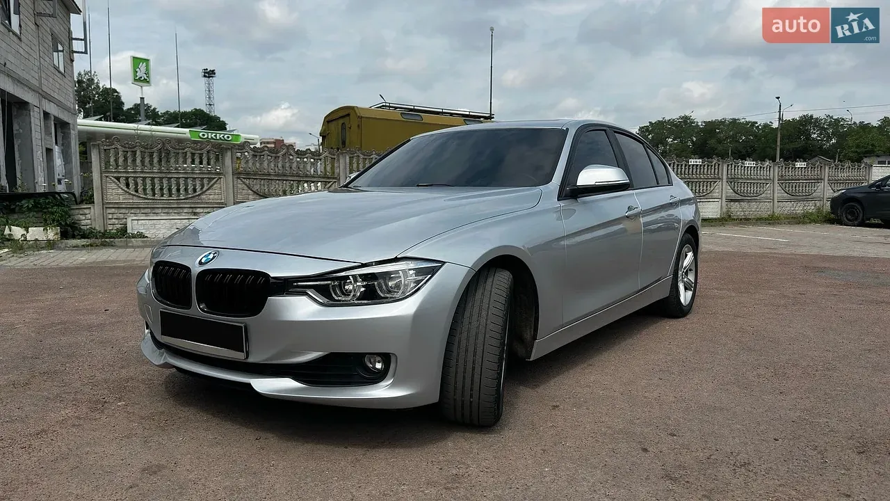 BMW 3 Series 2012 photo 2