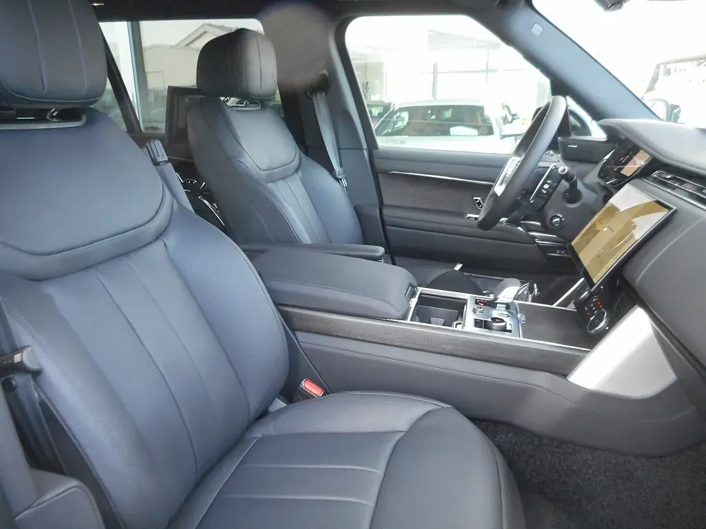 Land Rover Range Rover 2023 photo 2