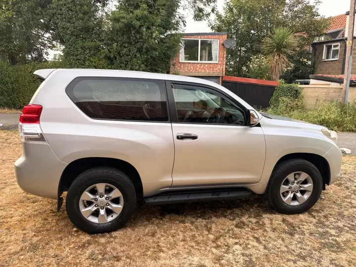 Toyota Land Cruiser 2011 photo 5