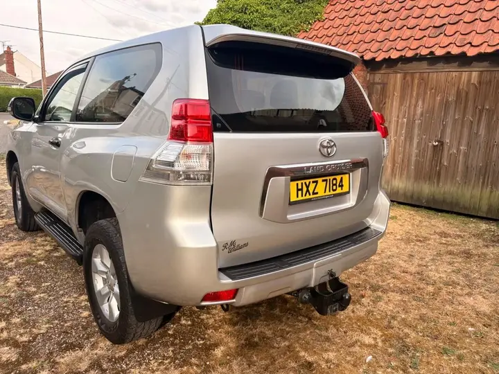 Toyota Land Cruiser 2011 photo 3