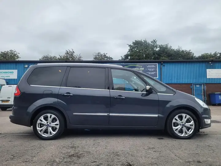 Ford Galaxy 2013 photo 4