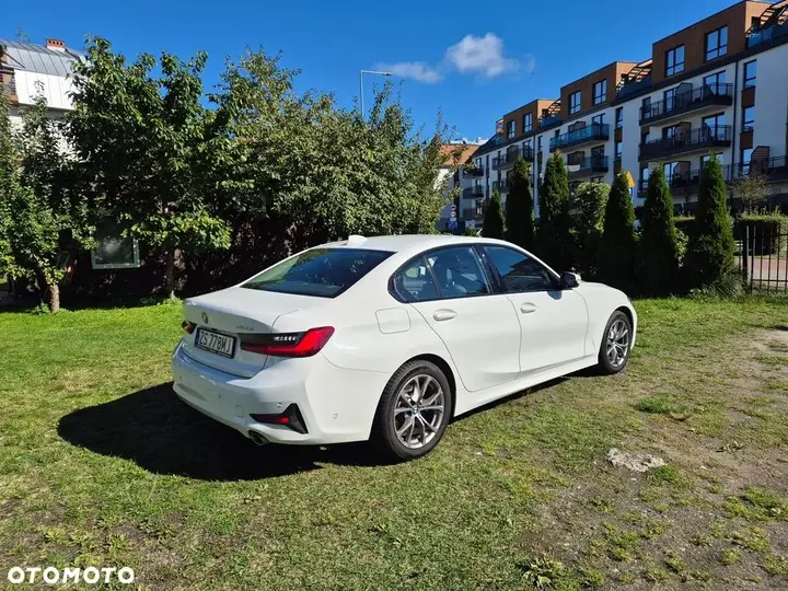 BMW 3 Series 2020 photo 3