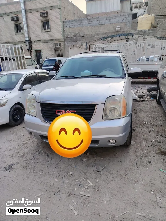 GMC Yukon Xl 2011 photo 2