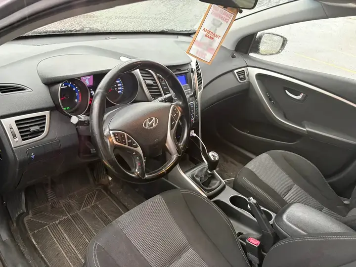 Hyundai Elantra 2013 photo 2