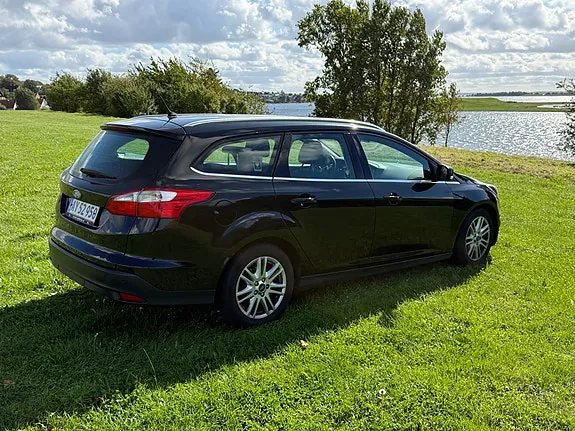 Ford Focus 2012 photo 2
