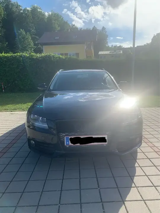 Audi A4 2010 photo 2